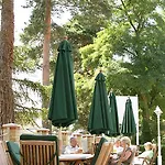 Elstead Hotel 