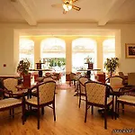 Elstead Hotel 