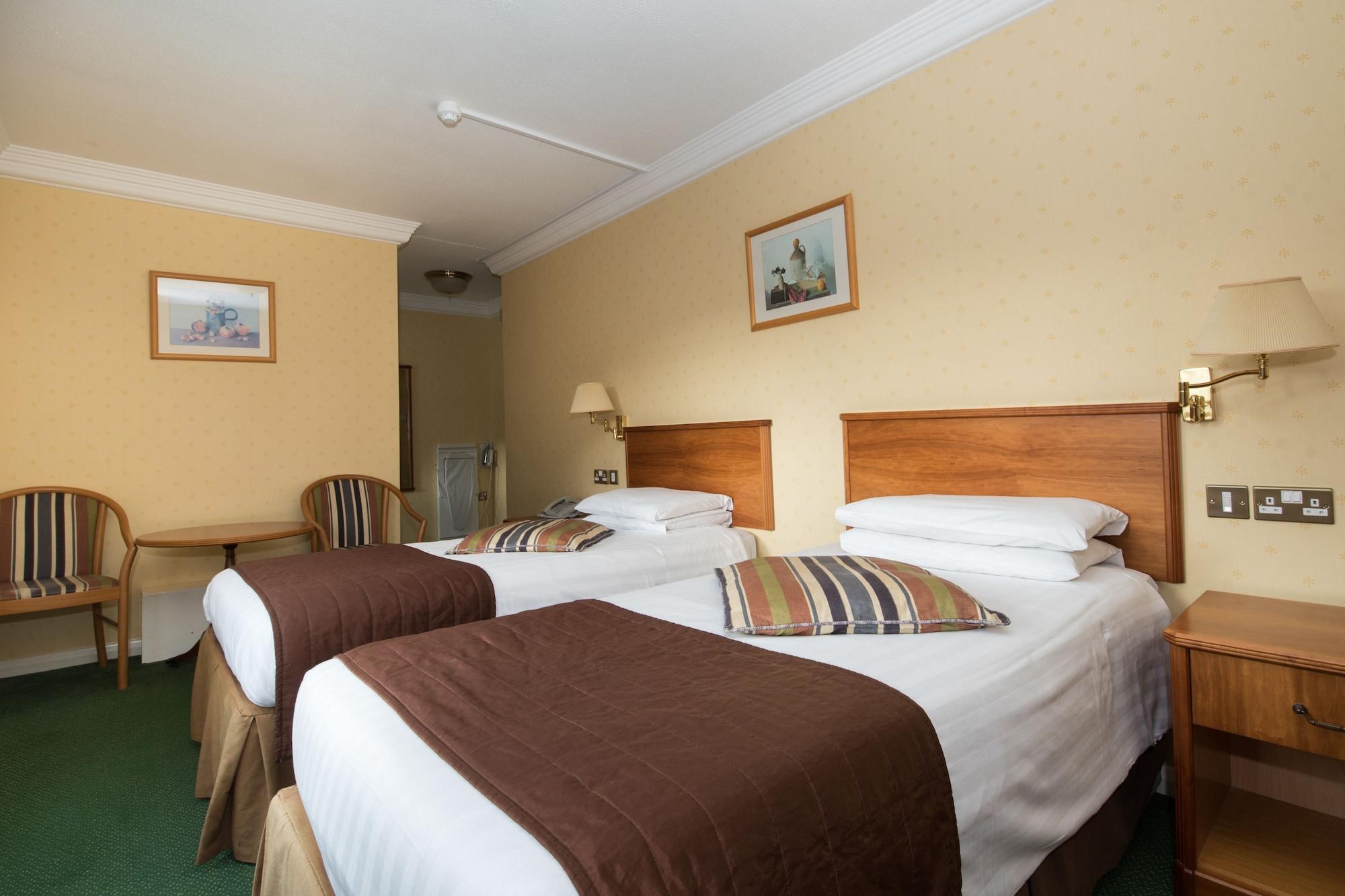 Elstead Hotel